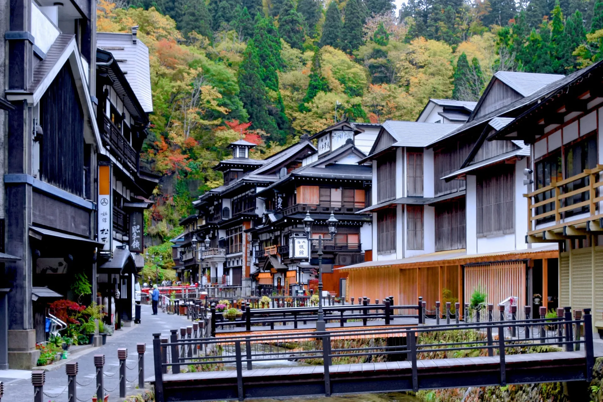 旅館周辺の街の風景